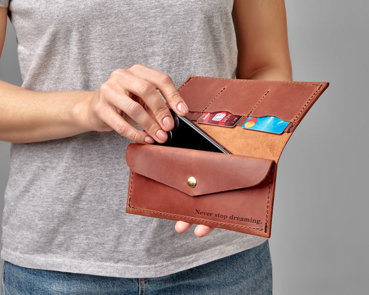 3 điều người có tiền không bao giờ làm với ví của họ và bạn cũng nên tránh- Ảnh 1.