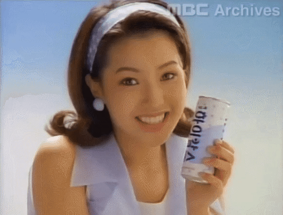 Nữ diễn viên Hàn Quốc tự nhận mình đẹp hơn cả Song Hye Kyo nhưng không ai phản đối, nhìn nhan sắc cách đây gần 30 năm là hiểu tại sao- Ảnh 4.