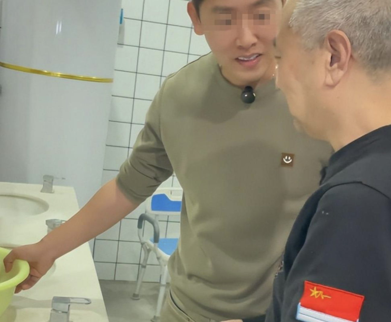 Cuộc sống cô đơn ở viện dưỡng lão lúc 4 giờ sáng, nỗi đau của tuổi già - Ảnh 1. Cuộc sống cô đơn ở viện dưỡng lão lúc 4 giờ sáng, nỗi đau của tuổi già - Ảnh 1.