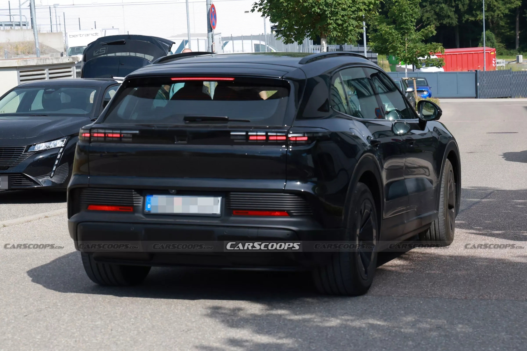 Porsche Cayenne lộ nội thất mới: Thiết kế lột xác với 4 màn hình khủng, bỏ gần hết nút bấm - Ảnh 8.