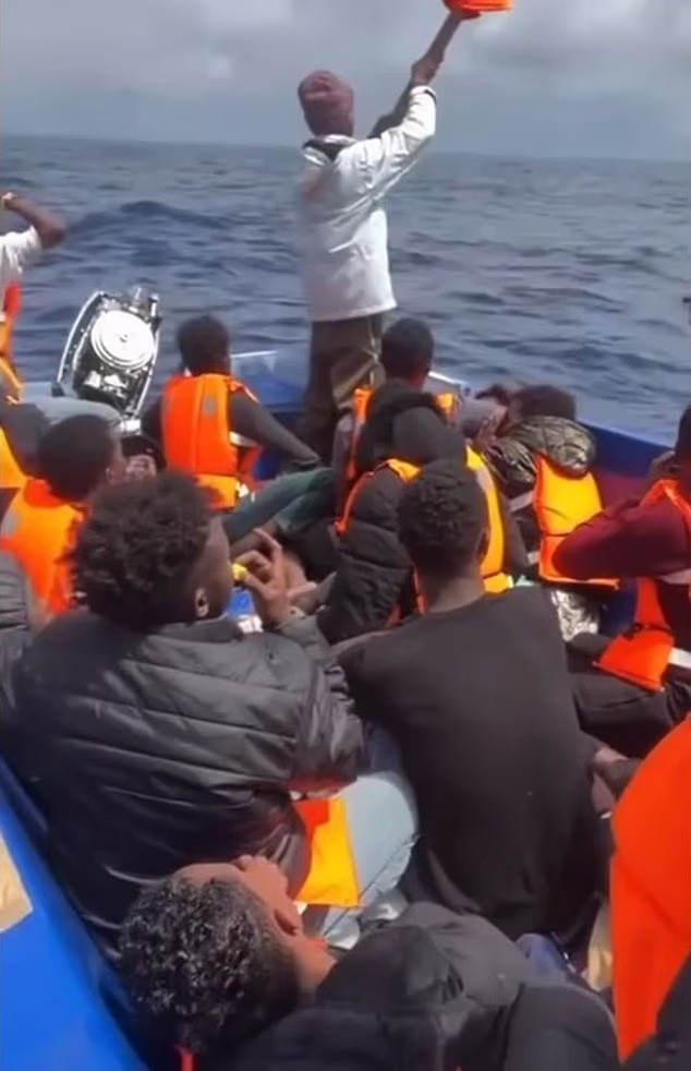 Sự thật về 5 thi thể tay chân bị trói trôi dạt ngoài khơi Mallorca - Ảnh 2.