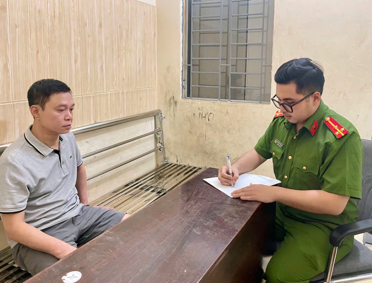 Bắt đối tượng truy nã Nguyễn Hải Sơn tại phường Láng , Hà Nội - Ảnh 1.