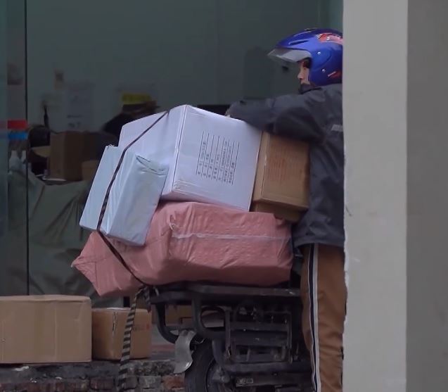 Cô gái kiện công ty vận chuyển vì thất lạc dây chuyền ngọc 72 triệu đồng - Ảnh 1.