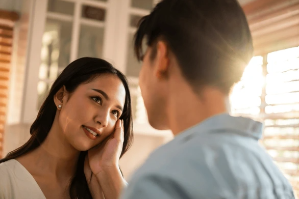 Mới cưới đã thấy vợ có dấu hiệu lạ, đêm nào cũng khiến tôi sợ hãi, lén đặt camera trong phòng ngủ, tôi còn phát hiệu nhiều điều kinh khủng hơn- Ảnh 1.