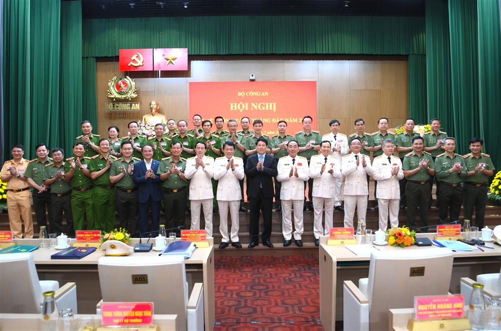 Chủ tịch nước Lương Cường biểu dương lực lượng Công an nhân dân- Ảnh 5. Chủ tịch nước Lương Cường biểu dương lực lượng Công an nhân dân- Ảnh 5.