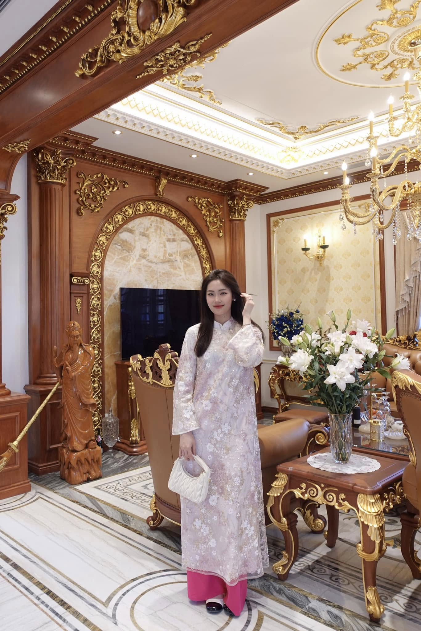 Hoa khôi bóng chuyền Việt Hương làm dâu hào môn, sống ở dinh thự bỗng "ở ẩn" cõi mạng, nghi vấn có tin vui - Ảnh 2.