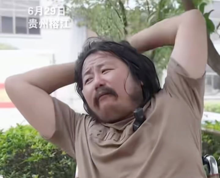 Người bại liệt quy&ecirc;n g&oacute;p 5 tấn h&agrave;ng cứu trợ cho nạn nh&acirc;n lũ lụt - Ảnh 4.