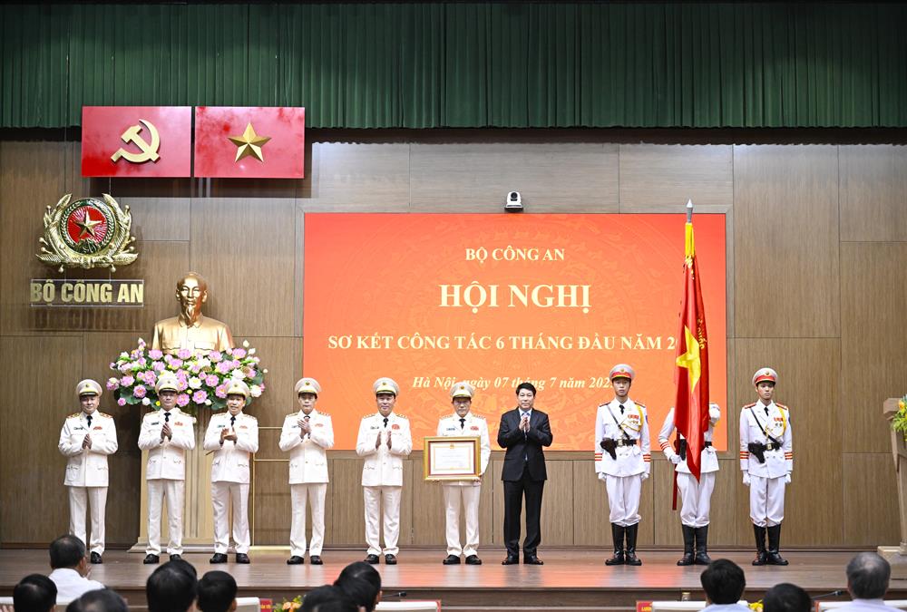 Chủ tịch nước Lương Cường biểu dương lực lượng Công an nhân dân- Ảnh 3. Chủ tịch nước Lương Cường biểu dương lực lượng Công an nhân dân- Ảnh 3.