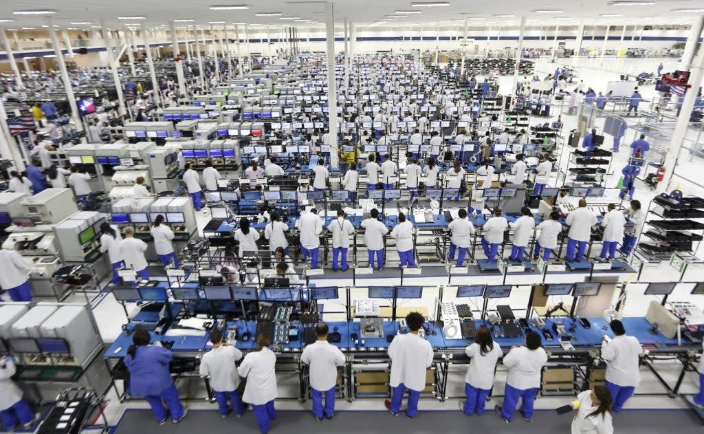 Ông Trump Thúc Apple Sản Xuất Điện Thọai Tại Mỹ Nhưng Bài Học Từ Moto X Vẫn Còn Ám Ảnh - Ảnh 1. Ông Trump Thúc Apple Sản Xuất Điện Thọai Tại Mỹ Nhưng Bài Học Từ Moto X Vẫn Còn Ám Ảnh - Ảnh 1.