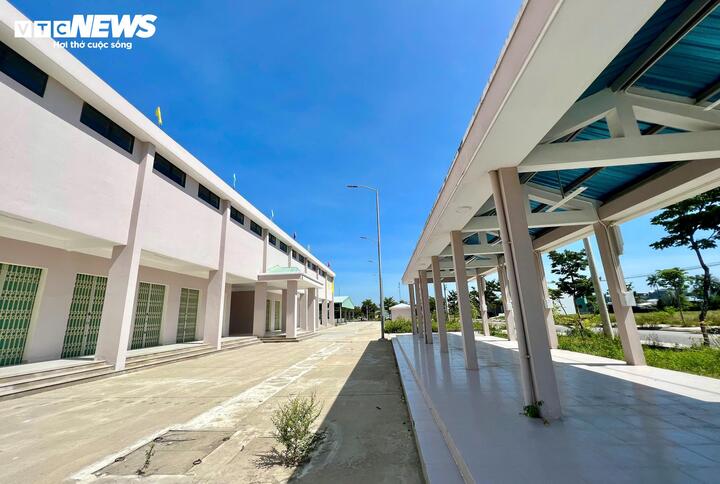 Chợ Chiên Đàn hơn 30 tỷ ở Đà Nẵng hoàn thành nhưng vẫn chỉ để ngắm - Ảnh 6. Chợ Chiên Đàn hơn 30 tỷ ở Đà Nẵng hoàn thành nhưng vẫn chỉ để ngắm - Ảnh 6.