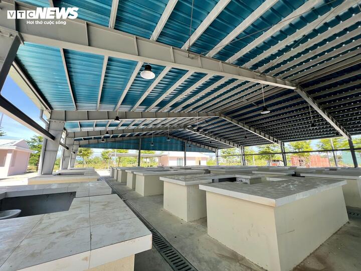 Chợ Chiên Đàn hơn 30 tỷ ở Đà Nẵng hoàn thành nhưng vẫn chỉ để ngắm - Ảnh 2. Chợ Chiên Đàn hơn 30 tỷ ở Đà Nẵng hoàn thành nhưng vẫn chỉ để ngắm - Ảnh 2.