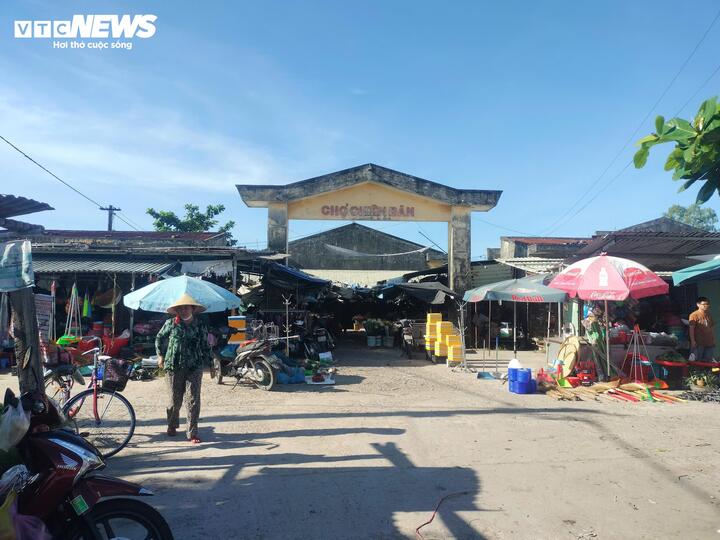 Chợ Chiên Đàn hơn 30 tỷ ở Đà Nẵng hoàn thành nhưng vẫn chỉ để ngắm - Ảnh 8. Chợ Chiên Đàn hơn 30 tỷ ở Đà Nẵng hoàn thành nhưng vẫn chỉ để ngắm - Ảnh 8.