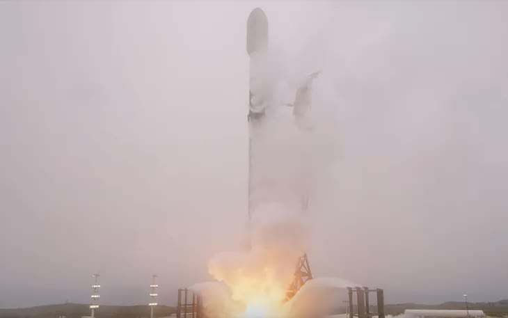 Tàu vũ trụ chở tro cốt của hơn 160 người bị rơi xuống Thái Bình Dương - Ảnh 1.