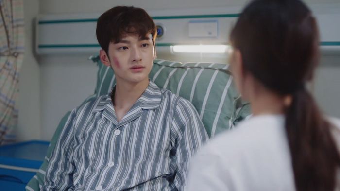 T&ocirc;i gi&uacute;p anh shipper bị tai nạn, ai ngờ 1 tuần sau đ&aacute;m người lạ đến nh&agrave; t&ocirc;i "l&agrave;m loạn", bố mẹ t&ocirc;i th&igrave; mừng ra mặt - Ảnh 1.