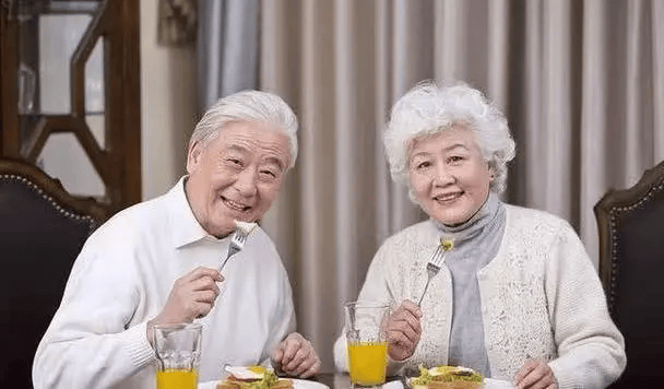 Nh&igrave;n v&agrave;o việc ăn uống c&oacute; thể biết m&igrave;nh sống được bao l&acirc;u: Người c&oacute; tuổi thọ cao thường c&oacute; 5 điểm n&agrave;y khi ăn- Ảnh 1.