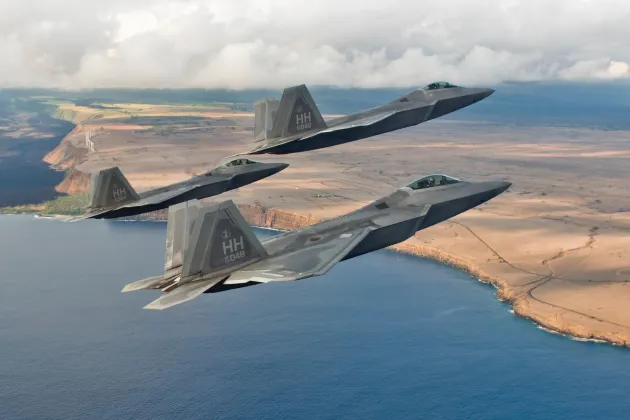 Mỹ nâng cấp F - 22 thành máy bay chỉ huy không chiến điều khiển UAV - Ảnh 1.