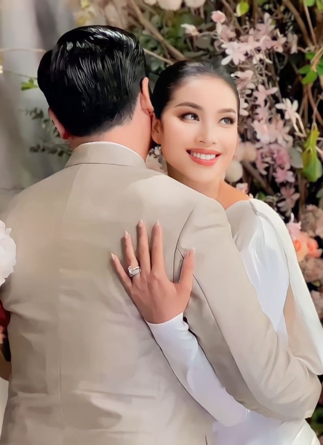 Tình hình "bất thường" của Phạm Hương ở Mỹ - Ảnh 3. Tình hình "bất thường" của Phạm Hương ở Mỹ - Ảnh 3.
