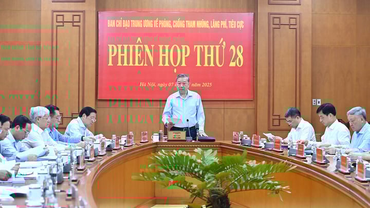 Kỷ luật 11 cán bộ diện Trung ương quản lý trong 6 tháng đầu năm 2025 - Ảnh 1. Kỷ luật 11 cán bộ diện Trung ương quản lý trong 6 tháng đầu năm 2025 - Ảnh 1.