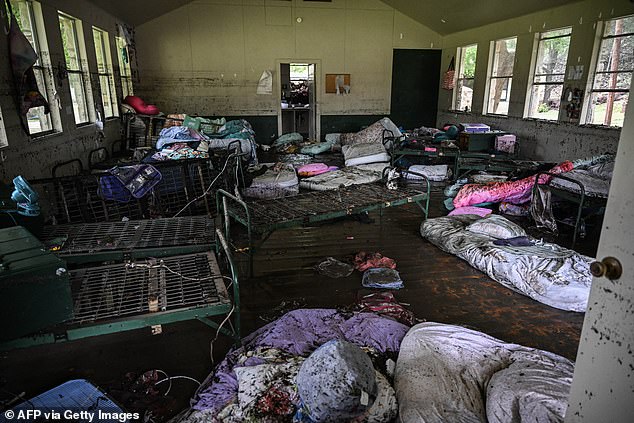 Các bé gái phải tự viết lại tên mình trên cơ thể: Những câu chuyện lạnh người từ các nạn nhân trở về sau trận lũ quét thế kỷ tại Mỹ- Ảnh 2.