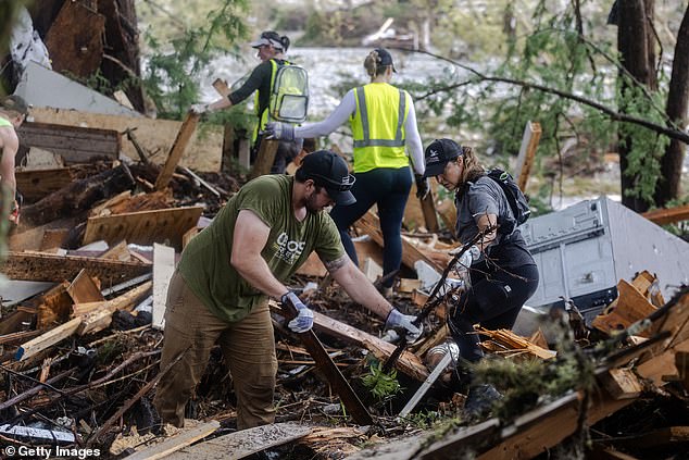 Các bé gái phải tự viết lại tên mình trên cơ thể: Những câu chuyện lạnh người từ các nạn nhân trở về sau trận lũ quét thế kỷ tại Mỹ- Ảnh 4.