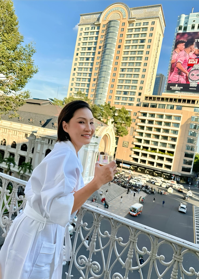 Nhan sắc trẻ đẹp, cuộc sống thăng hoa của nữ nghệ sĩ đình đám quyết ly hôn chồng ở tuổi U60 - Ảnh 6.