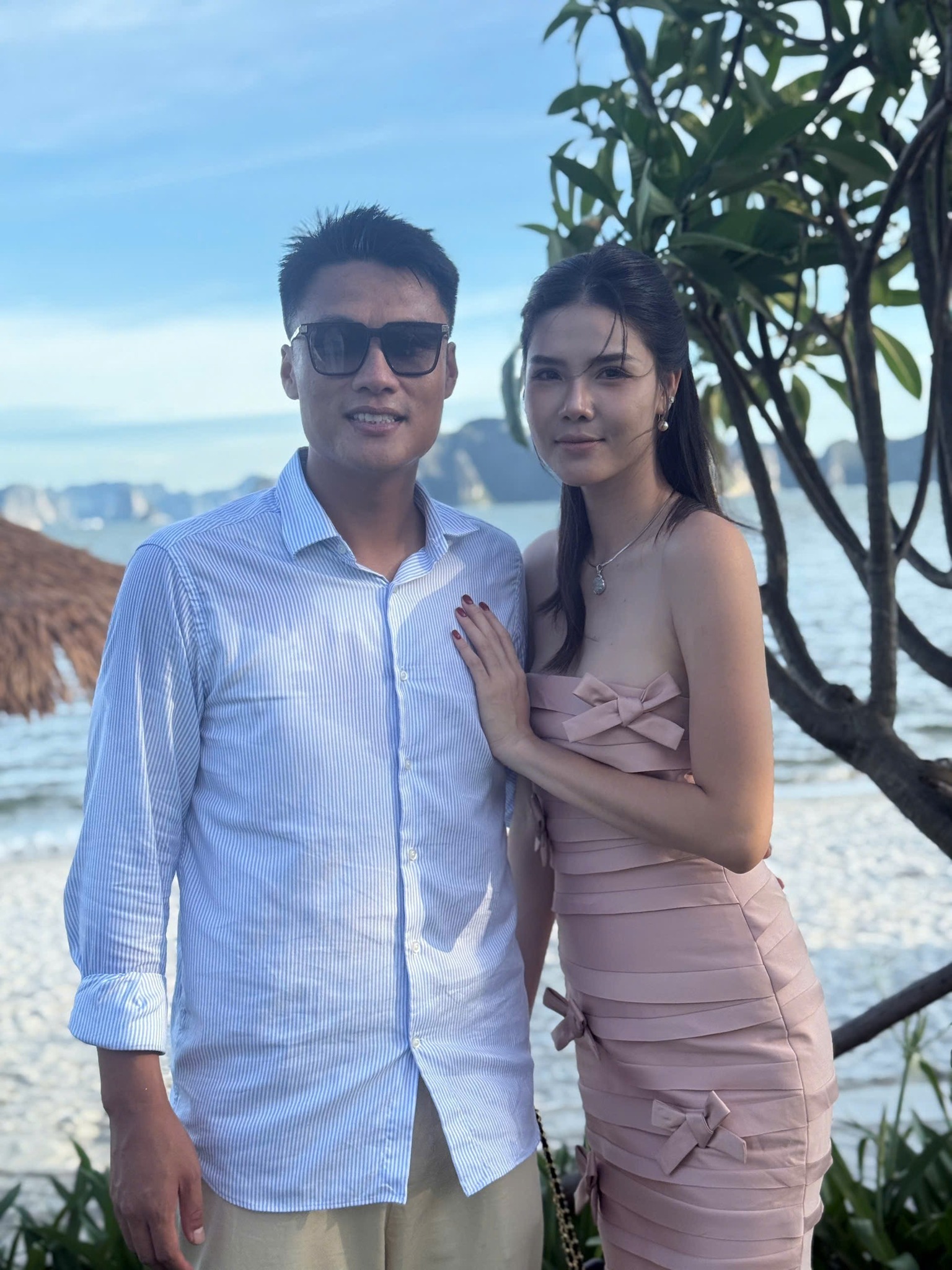 Kỳ Hân khoe visual xinh chấp camera thường của Mạc Hồng Quân trong đám cưới tuyển thủ Việt Nam và mẹ đơn thân- Ảnh 2.