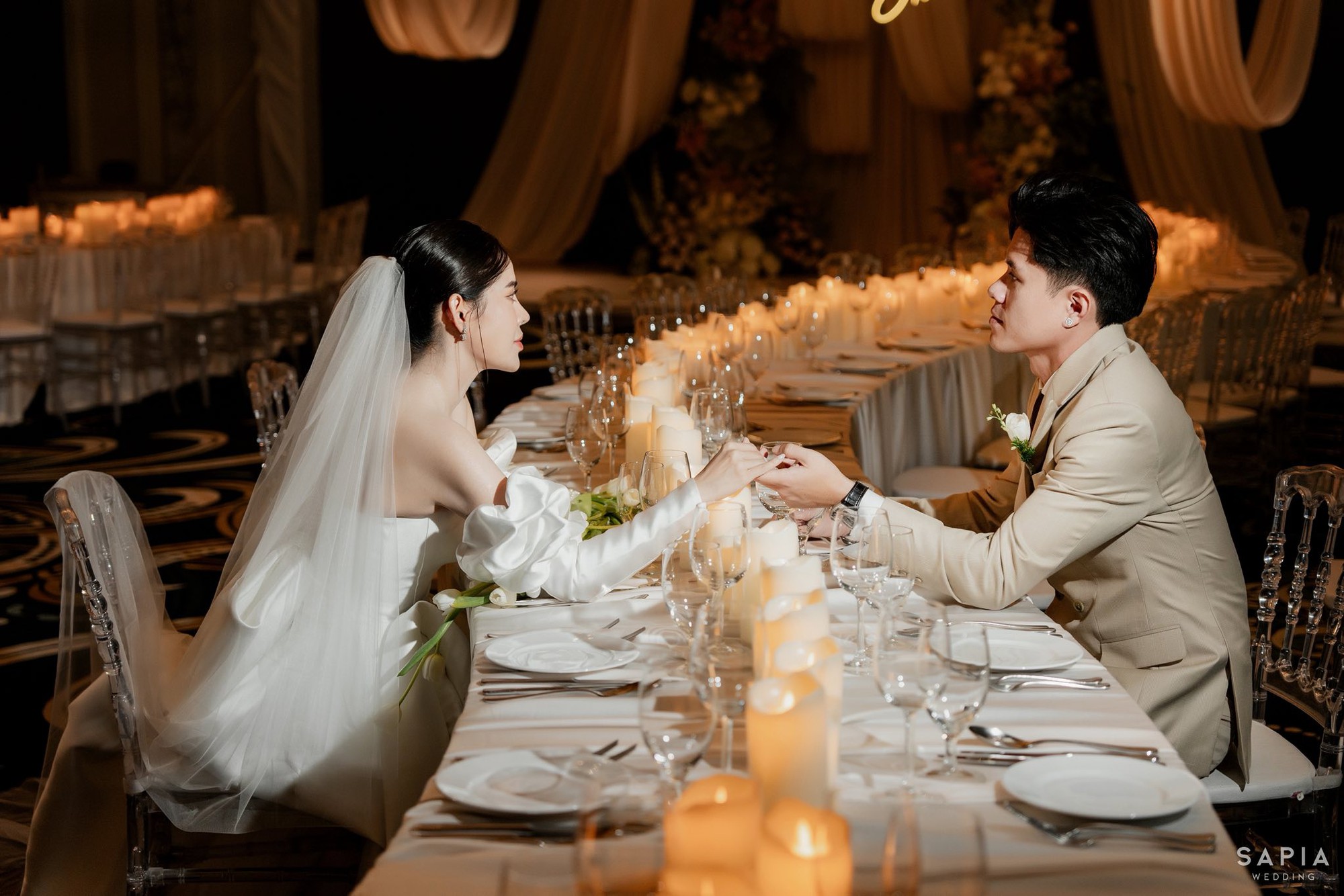 Ảnh nét căng trung vệ ĐT Việt Nam cưới mẹ đơn thân, đám cưới xa hoa nhất nhì làng bóng Việt- Ảnh 4.
