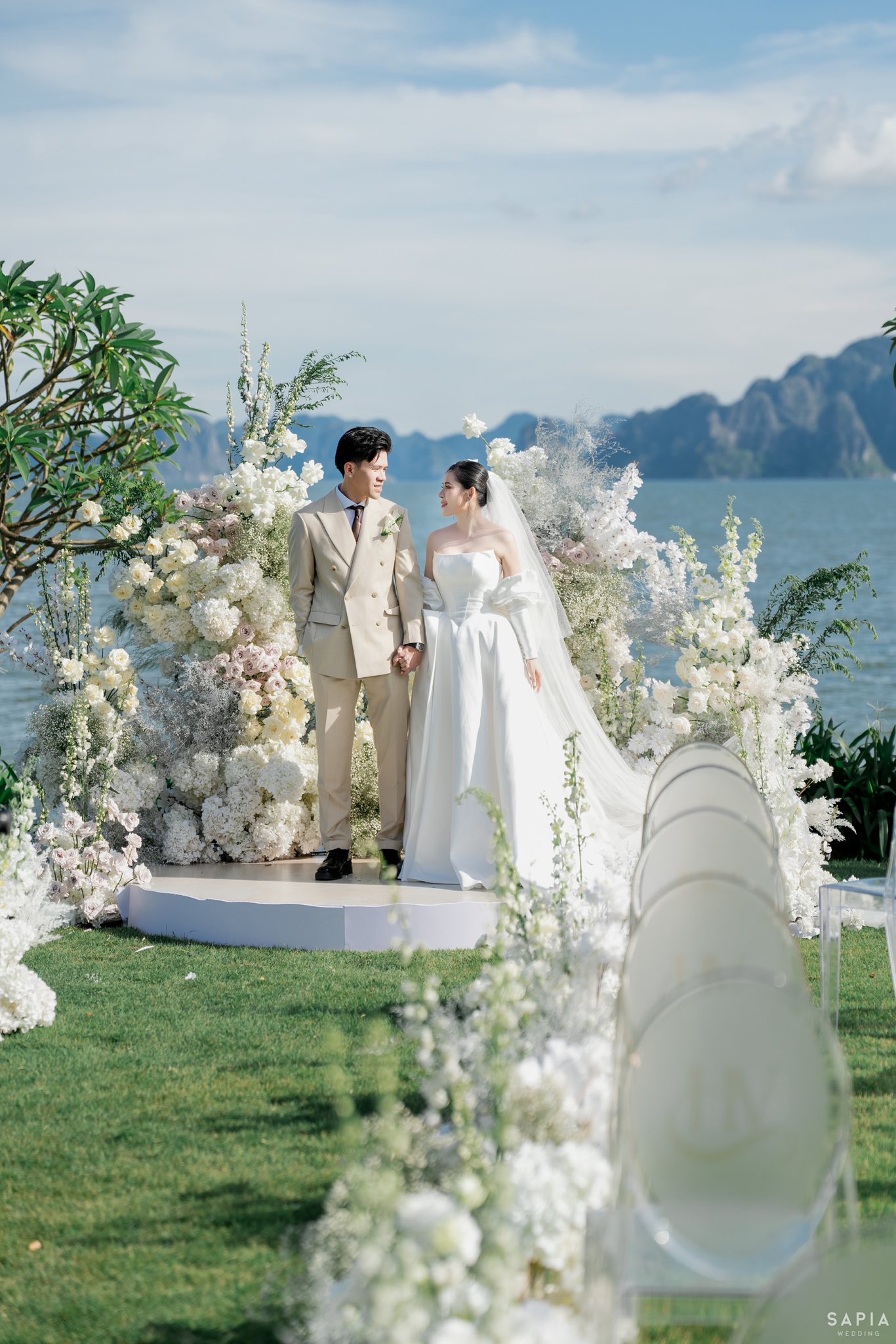 Ảnh nét căng trung vệ ĐT Việt Nam cưới mẹ đơn thân, đám cưới xa hoa nhất nhì làng bóng Việt- Ảnh 9.