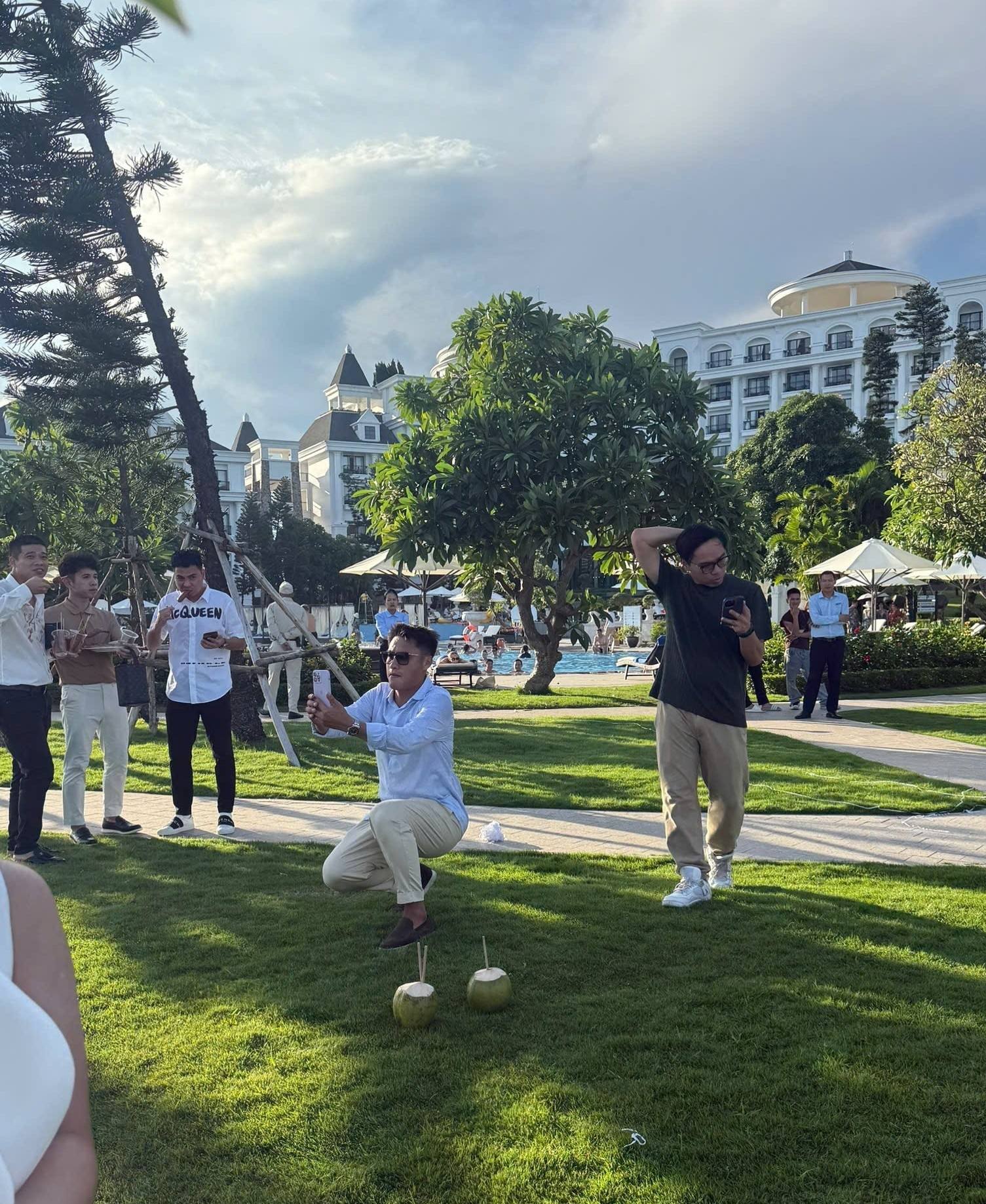 Kỳ Hân khoe visual xinh chấp camera thường của Mạc Hồng Quân trong đám cưới tuyển thủ Việt Nam và mẹ đơn thân- Ảnh 5.