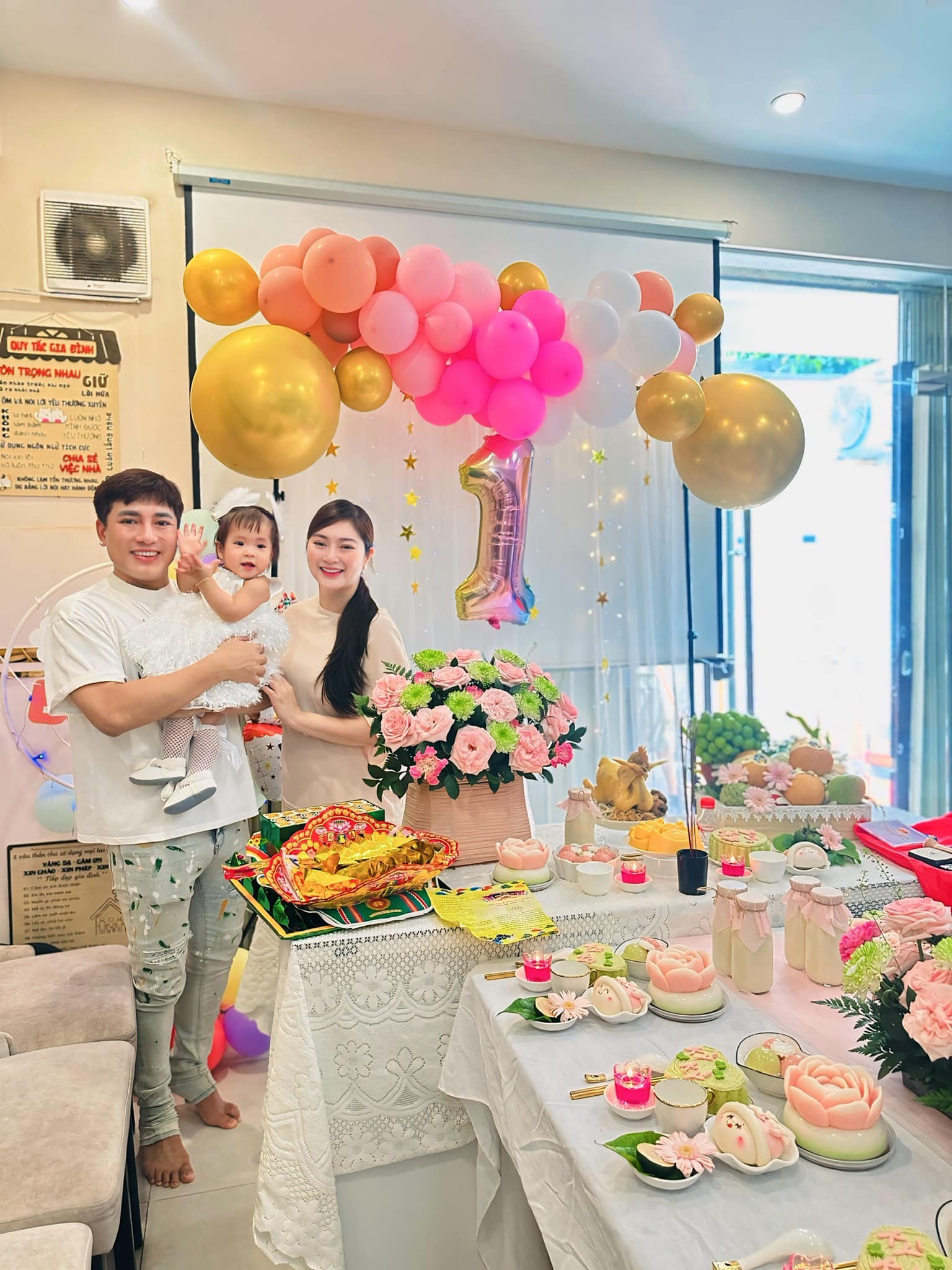 “Sao cứ đăng hình chồng con lên hoài vậy?” - Thanh Trúc đáp đúng một câu mà ai làm mẹ cũng hiểu- Ảnh 1.
