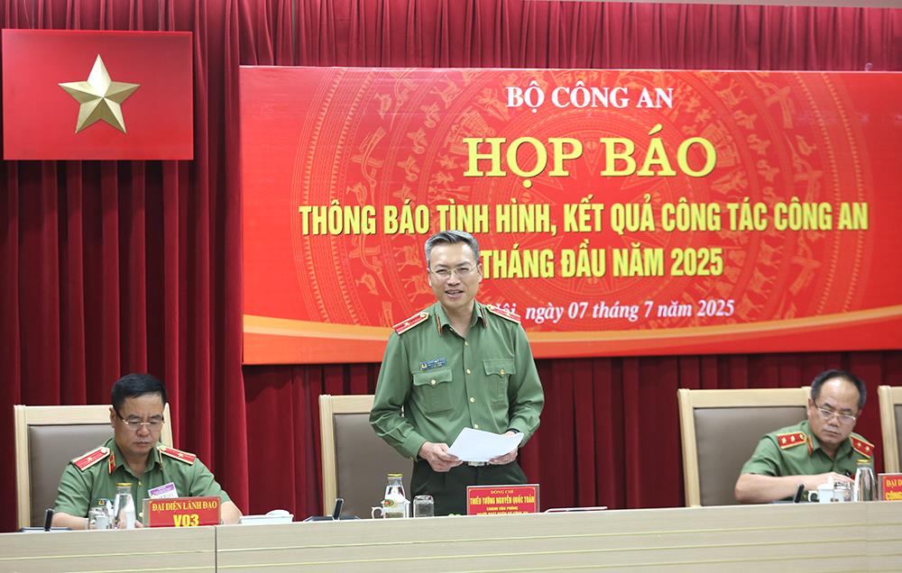 Thiếu tướng Nguyễn Quốc Toản thông tin về sử dụng giấy tờ được cấp trước khi sáp nhập tỉnh, thành- Ảnh 1.