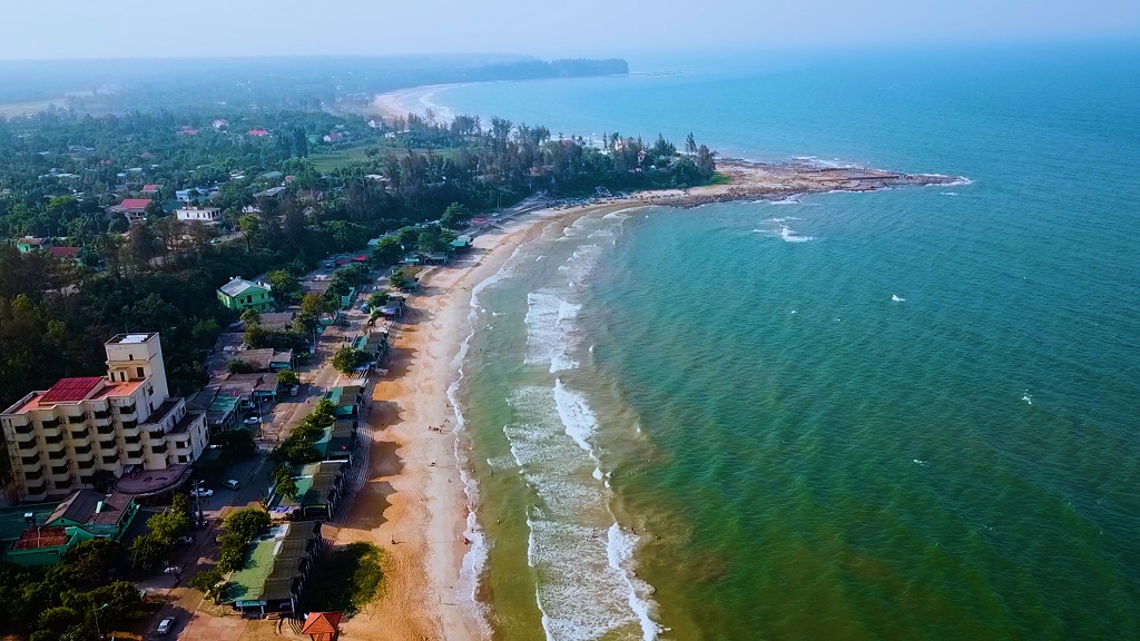 Bãi biển được mệnh danh là "nữ hoàng của các bãi tắm", thuộc miền Trung nhưng ít du khách biết tới - Ảnh 1.