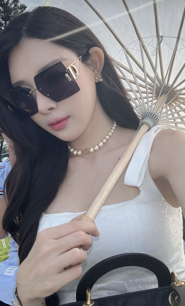 Kỳ Hân khoe visual xinh chấp camera thường của Mạc Hồng Quân trong đám cưới tuyển thủ Việt Nam và mẹ đơn thân- Ảnh 7.