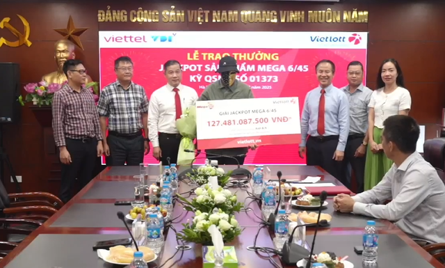 Xác suất trúng là một trên 8,14 triệu vé, vị khách ẵm 127 tỷ Jackpot 1 của Vietlott: Dãy số là gì? - Ảnh 2. Xác suất trúng là một trên 8,14 triệu vé, vị khách ẵm 127 tỷ Jackpot 1 của Vietlott: Dãy số là gì? - Ảnh 2.