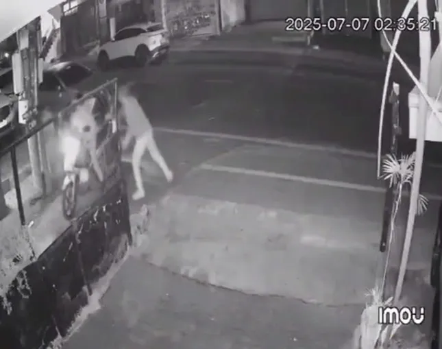 Đ&ocirc;i nam nữ bị nh&oacute;m thanh ni&ecirc;n phục k&iacute;ch tấn c&ocirc;ng tại hẻm vắng ở Đ&agrave; Lạt - Ảnh 1.