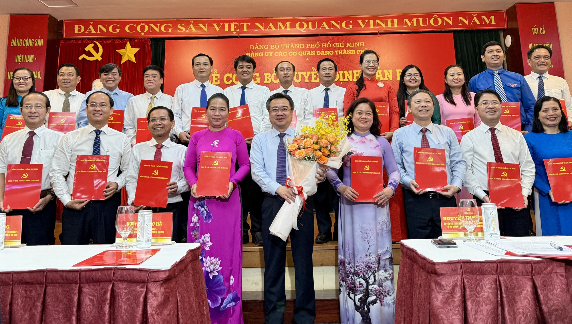 Ông Nguyễn Thanh Nghị nhận nhiệm vụ mới Tại Đảng bộ các cơ quan Đảng TP HCM - Ảnh 1. Ông Nguyễn Thanh Nghị nhận nhiệm vụ mới Tại Đảng bộ các cơ quan Đảng TP HCM - Ảnh 1.