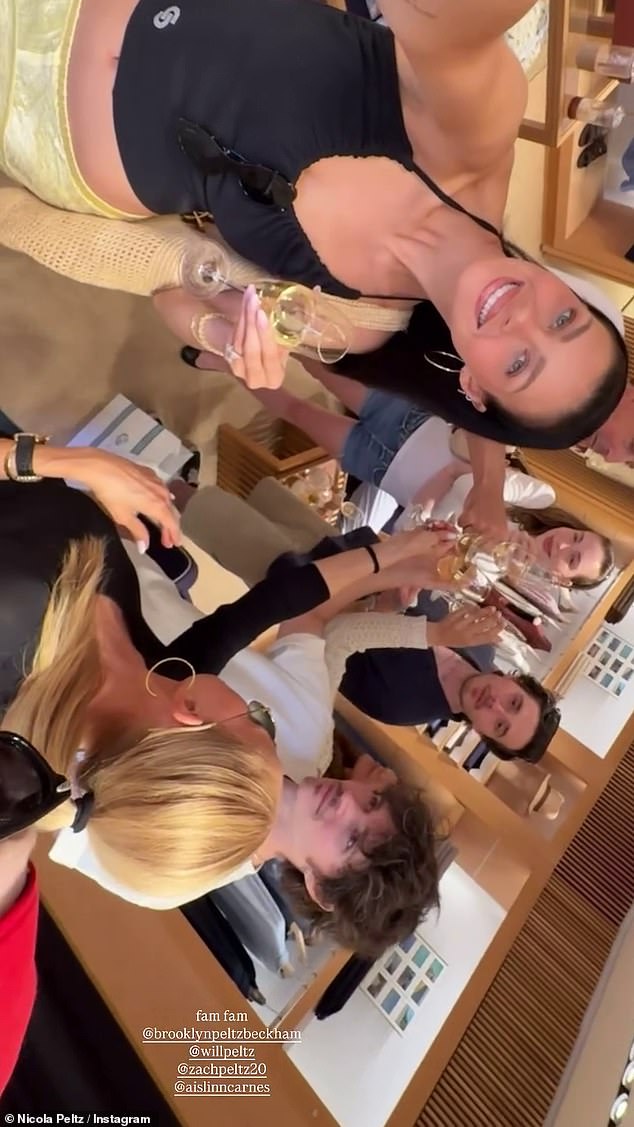 Cả nhà Beckham không nói ghét, nhưng tất cả hành động đều "ghẻ lạnh" dâu cả - Ảnh 5. Cả nhà Beckham không nói ghét, nhưng tất cả hành động đều "ghẻ lạnh" dâu cả - Ảnh 5.