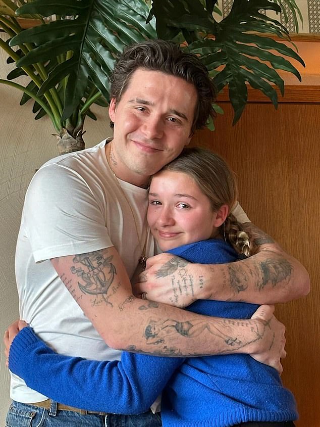 Ảnh: Harper Beckham từng l&agrave; em g&aacute;i &uacute;t hạnh ph&uacute;c nhất trong v&ograve;ng tay anh cả, chị d&acirc;u, nay chỉ c&ograve;n tiếc nuối...- Ảnh 7.