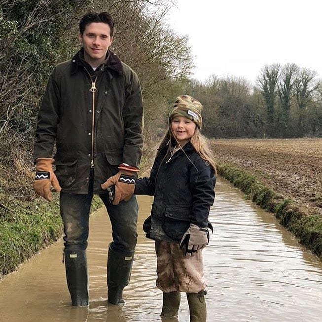 Ảnh: Harper Beckham từng l&agrave; em g&aacute;i &uacute;t hạnh ph&uacute;c nhất trong v&ograve;ng tay anh cả, chị d&acirc;u, nay chỉ c&ograve;n tiếc nuối...- Ảnh 9.