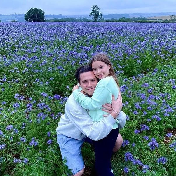 Ảnh: Harper Beckham từng l&agrave; em g&aacute;i &uacute;t hạnh ph&uacute;c nhất trong v&ograve;ng tay anh cả, chị d&acirc;u, nay chỉ c&ograve;n tiếc nuối...- Ảnh 14.