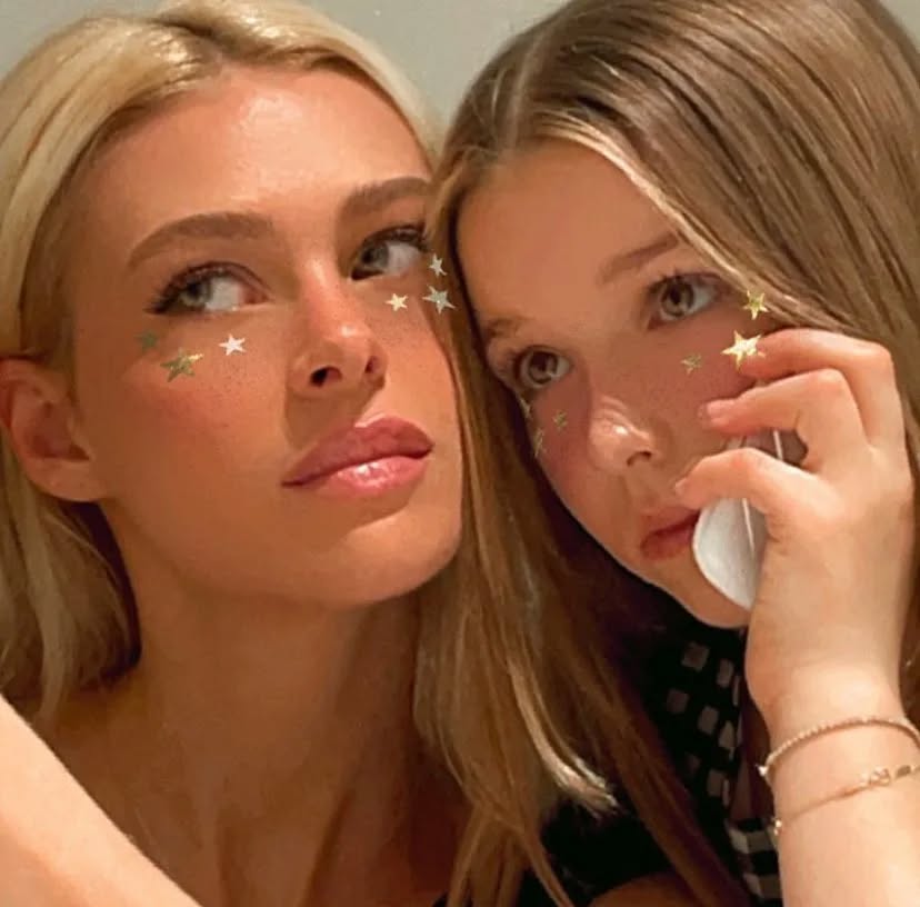 Ảnh: Harper Beckham từng l&agrave; em g&aacute;i &uacute;t hạnh ph&uacute;c nhất trong v&ograve;ng tay anh cả, chị d&acirc;u, nay chỉ c&ograve;n tiếc nuối...- Ảnh 26.