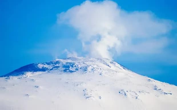 S&ocirc;ng băng tan c&oacute; thể k&iacute;ch hoạt l&agrave;n s&oacute;ng phun tr&agrave;o n&uacute;i lửa dữ dội - Ảnh 1.