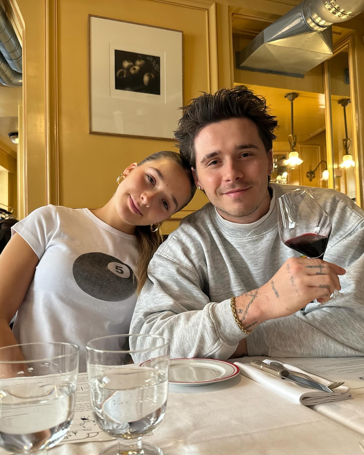 Ảnh: Harper Beckham từng l&agrave; em g&aacute;i &uacute;t hạnh ph&uacute;c nhất trong v&ograve;ng tay anh cả, chị d&acirc;u, nay chỉ c&ograve;n tiếc nuối...- Ảnh 16.