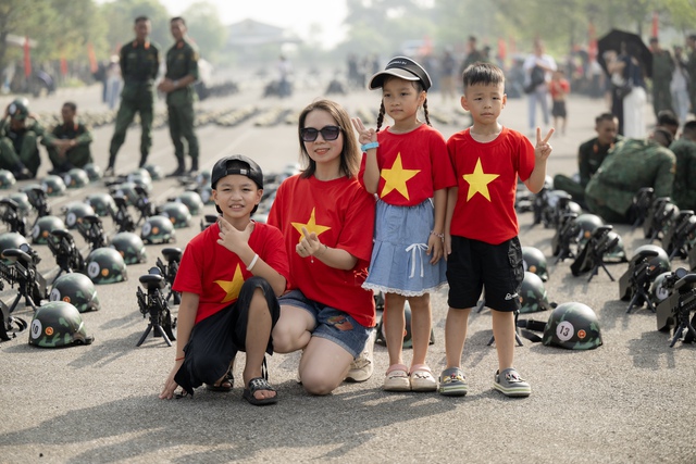 Những khoảnh khắc đẹp trong buổi luyện diễu binh A80 sáng 9 / 7 - Ảnh 38. Những khoảnh khắc đẹp trong buổi luyện diễu binh A80 sáng 9 / 7 - Ảnh 38.