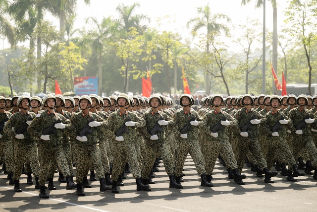 Những khoảnh khắc đẹp trong buổi luyện diễu binh A80 sáng 9 / 7 - Ảnh 8. Những khoảnh khắc đẹp trong buổi luyện diễu binh A80 sáng 9 / 7 - Ảnh 8.