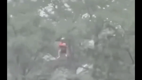 Những c&aacute;ch sống s&oacute;t kh&ocirc;ng tưởng nhất trong trận lũ qu&eacute;t lịch sử ở Texas: Đang nằm ngủ th&igrave; d&ograve;ng nước cuốn tr&ocirc;i tất cả- Ảnh 1.