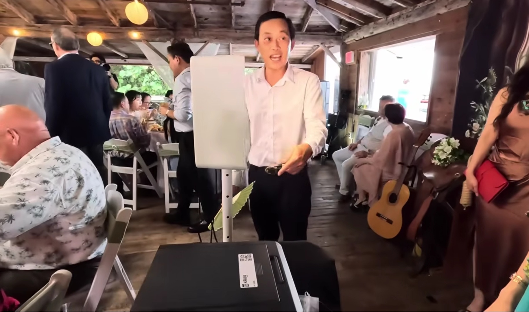 Hoài Linh sang Mỹ dự đám cưới em gái từng bị cấm vào showbiz, Đàm Vĩnh Hưng cũng có mặt- Ảnh 1.