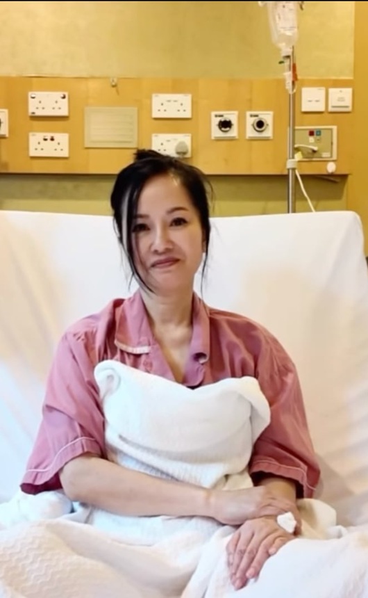 Diva Hồng Nhung sau chống chọi ung thư, làm một việc ngay trên giường bệnh- Ảnh 2.