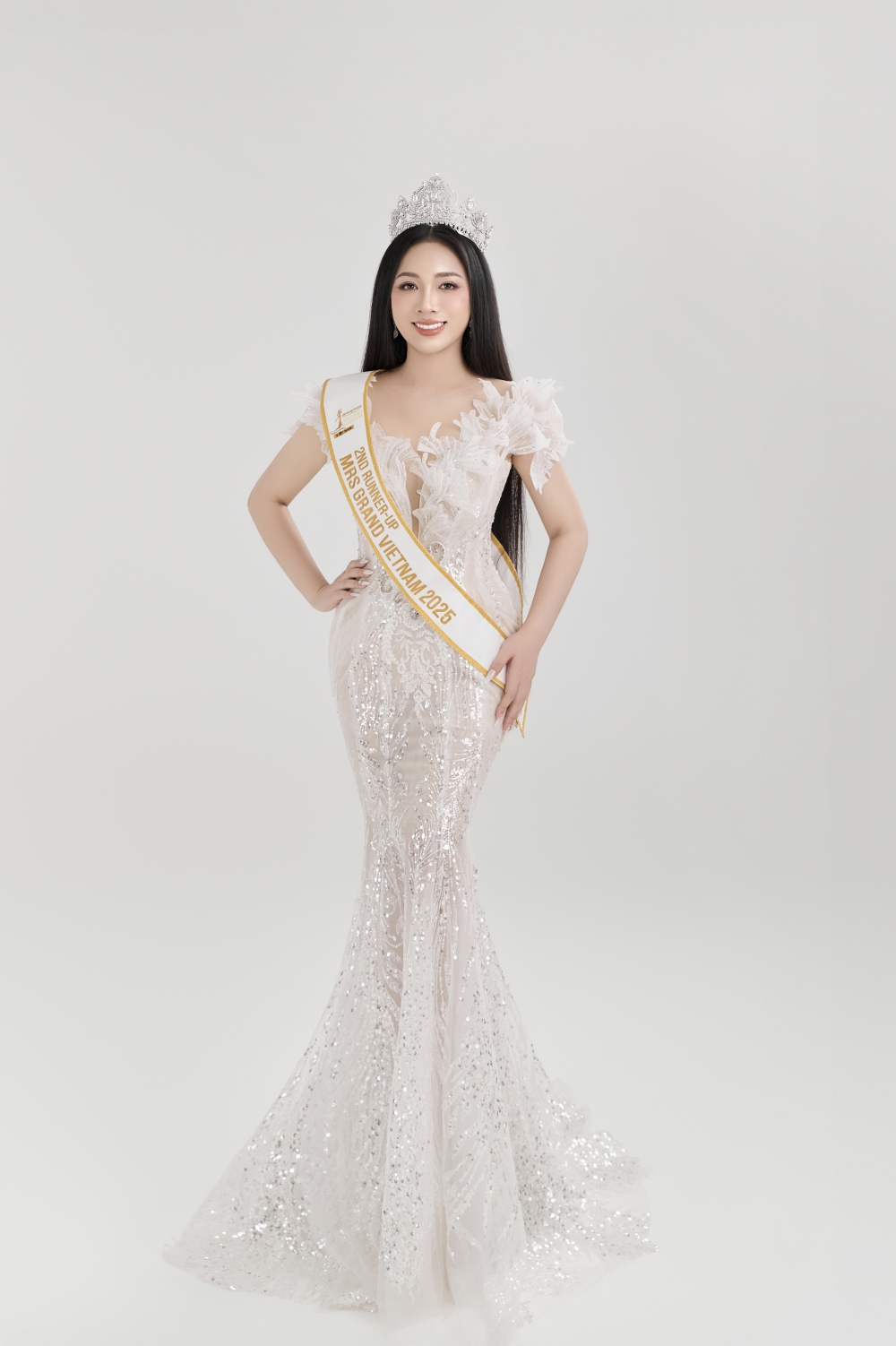 Học vấn ấn tượng của Á hậu Mrs Grand Vietnam 2025 Tô Thị Lý - Ảnh 6. Học vấn ấn tượng của Á hậu Mrs Grand Vietnam 2025 Tô Thị Lý - Ảnh 6.