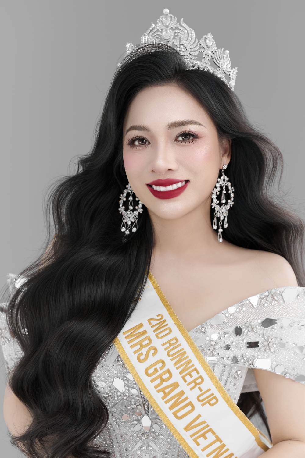 Học vấn ấn tượng của Á hậu Mrs Grand Vietnam 2025 Tô Thị Lý - Ảnh 1. Học vấn ấn tượng của Á hậu Mrs Grand Vietnam 2025 Tô Thị Lý - Ảnh 1.